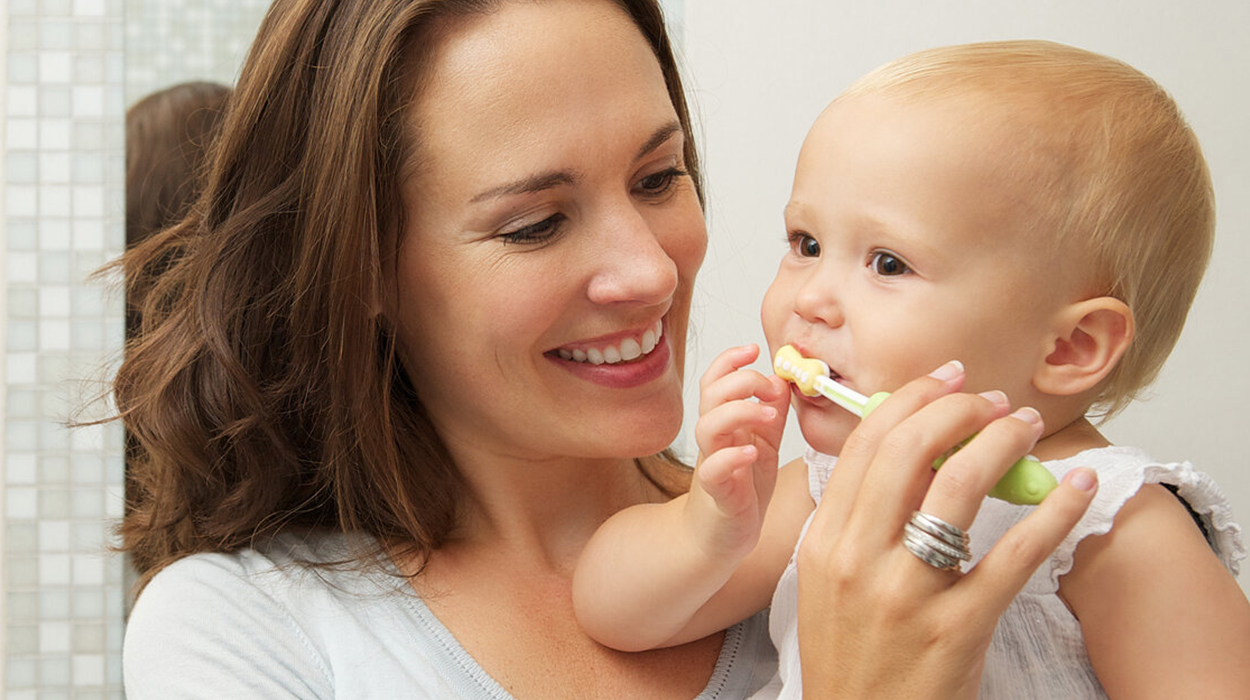 Bebeklerde Diş Fırçalama Nasıl Olmalı?