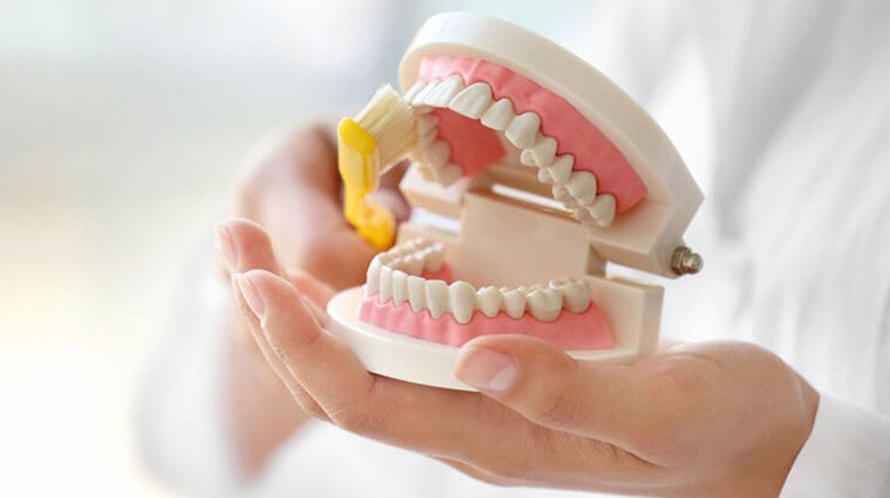 Diş Protezi Temizliği İçin 5 Önemli Tavsiye